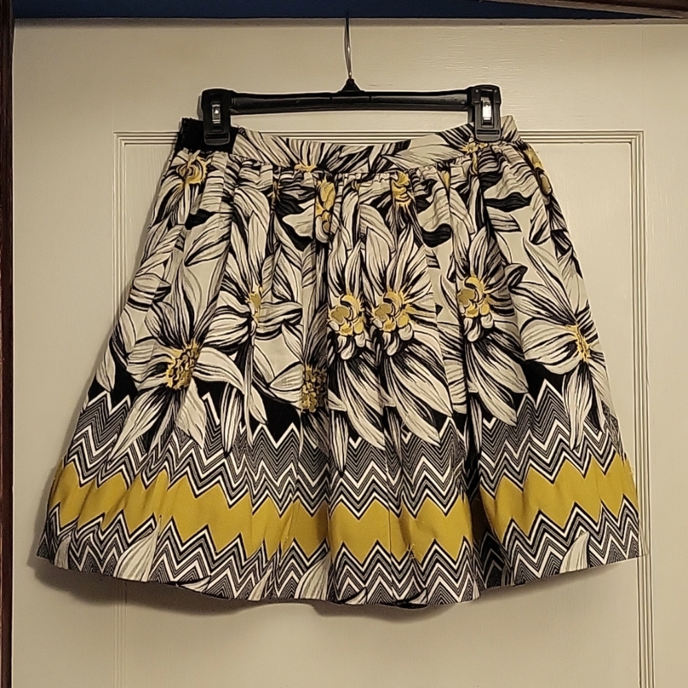 Alice + Olivia flirty skirt - Picture 2 of 11